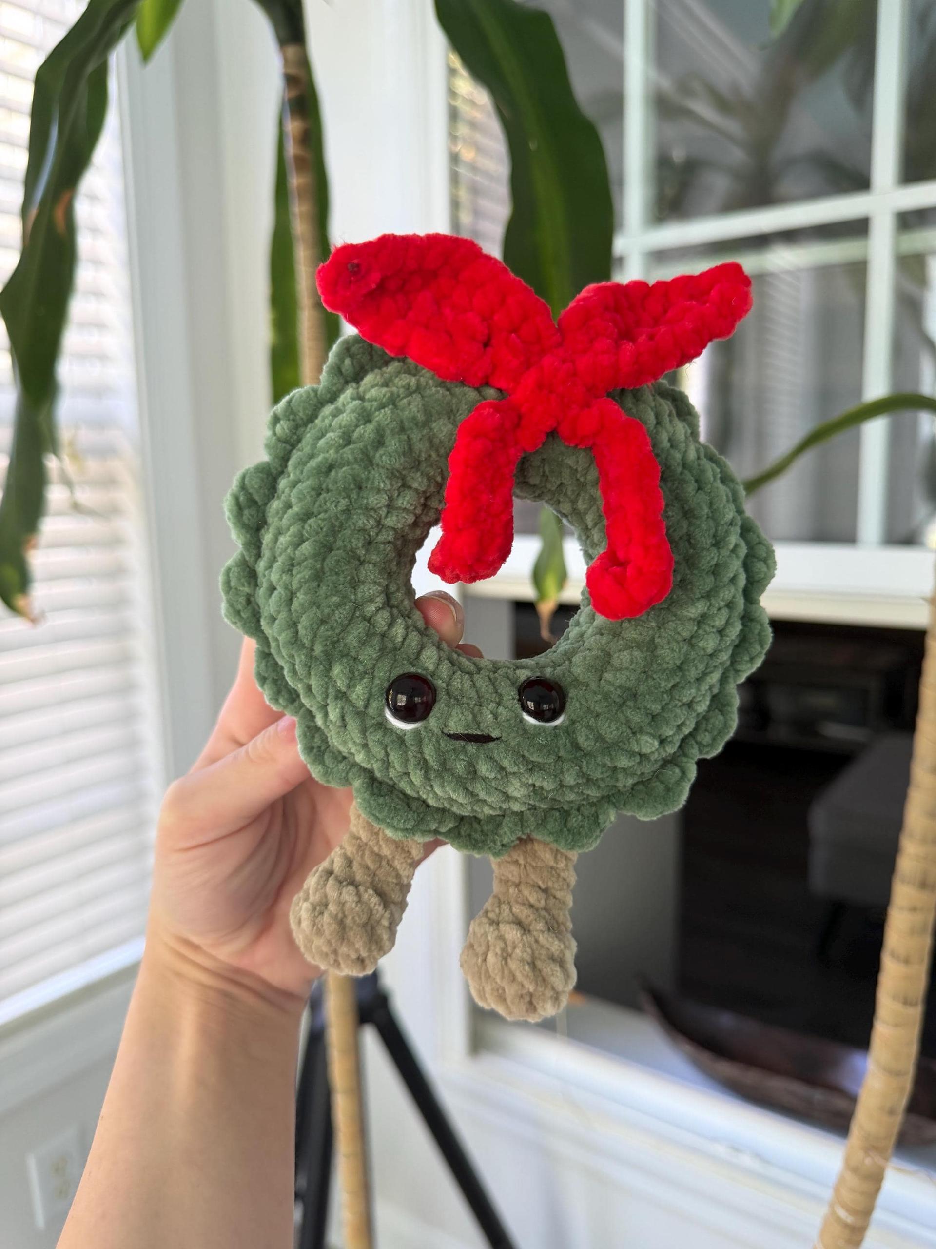Crocheted Christmas Wreath Plush thumbnail 2