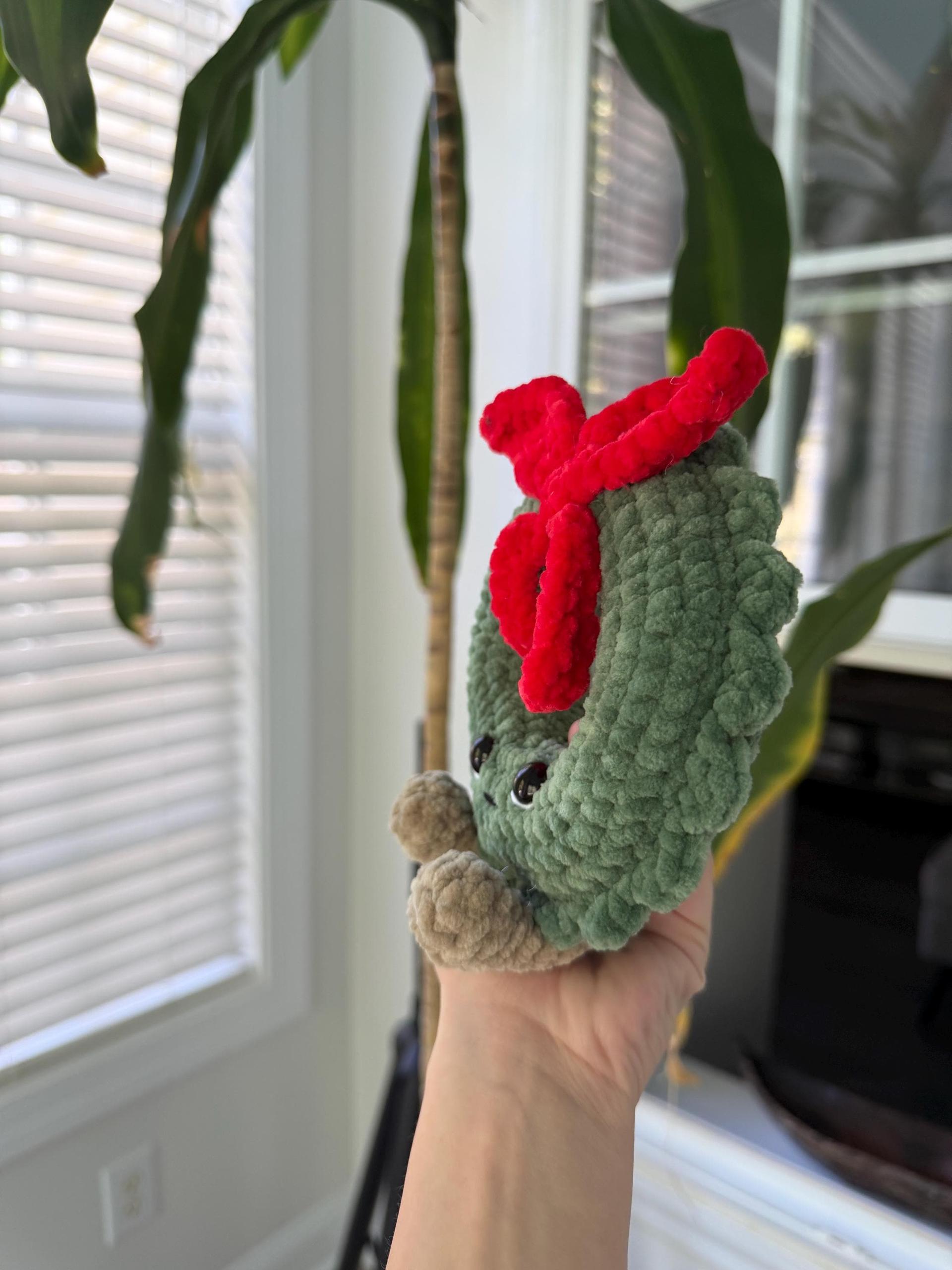 Crocheted Christmas Wreath Plush thumbnail 5