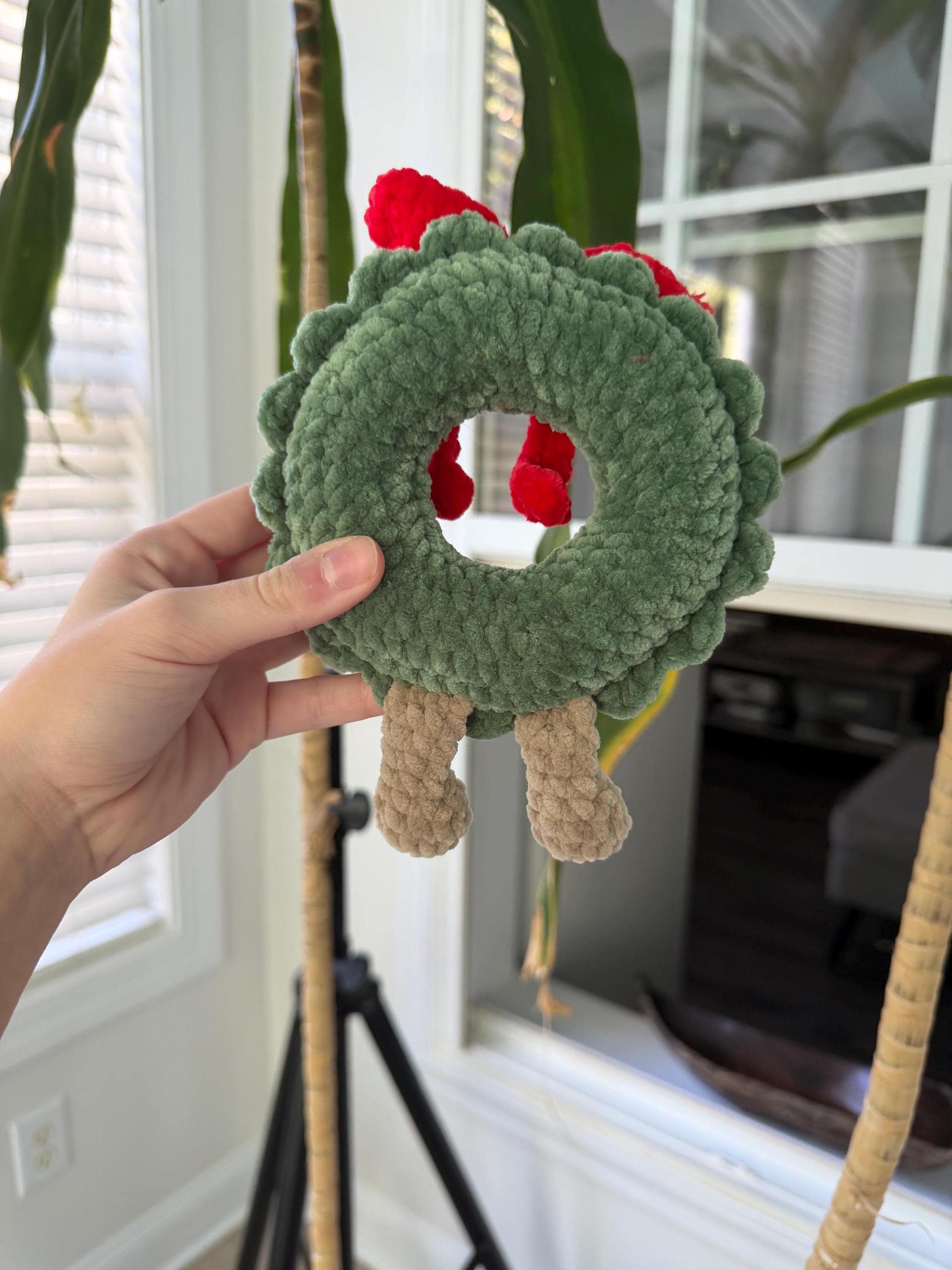 Crocheted Christmas Wreath Plush thumbnail 8