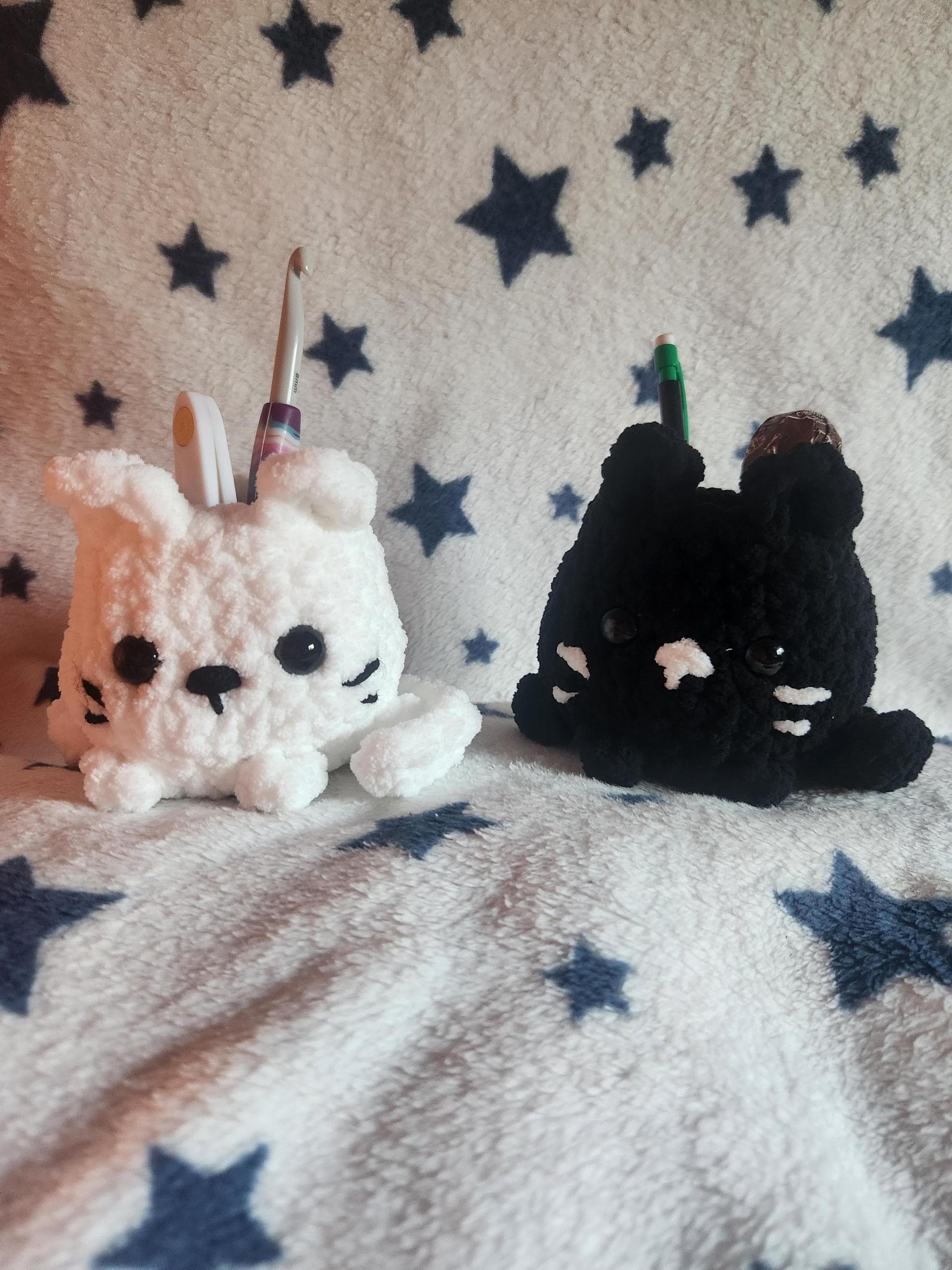 Crocheted Desk Buddies: Cute Storage for Desks! thumbnail 2