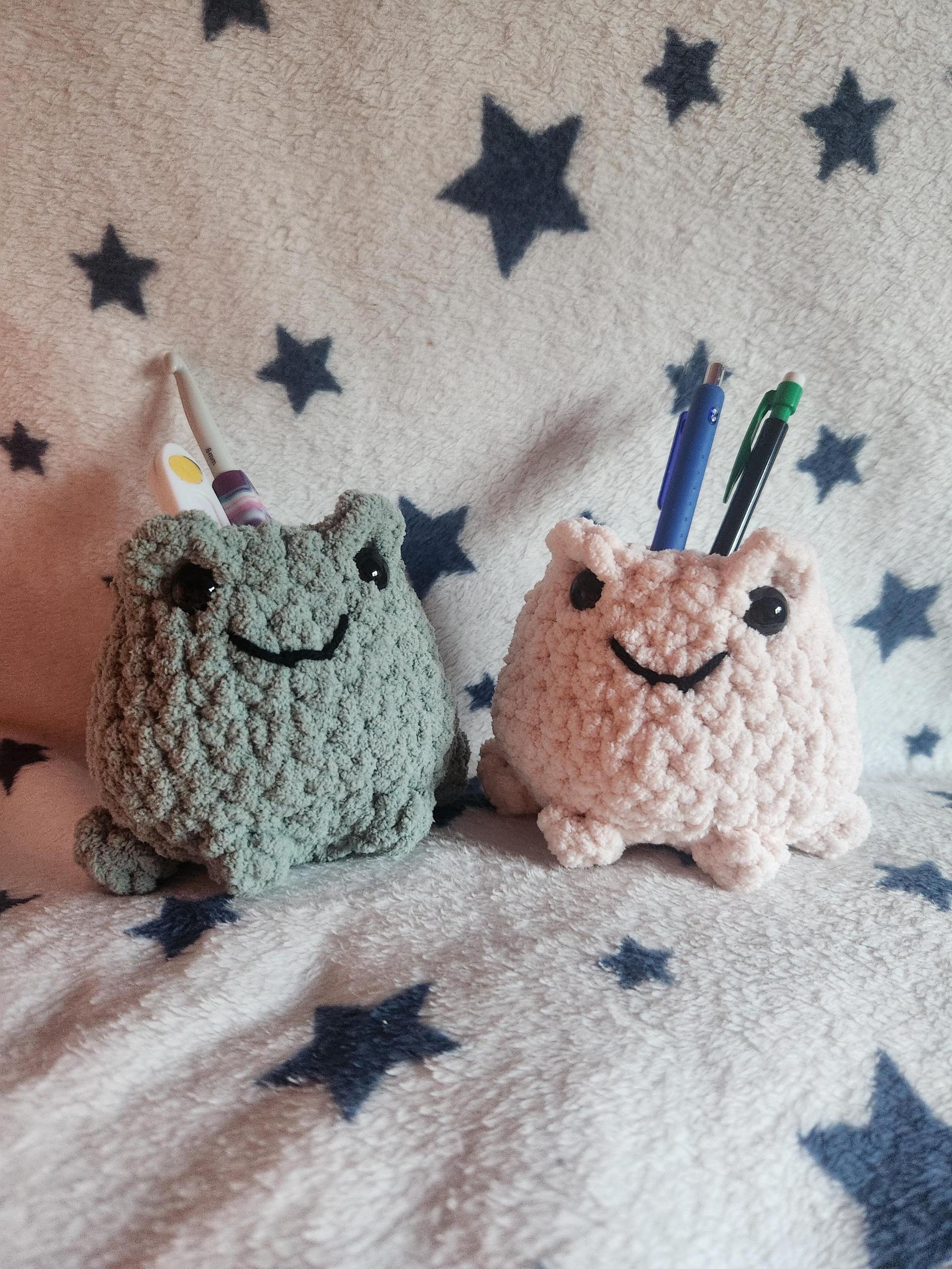 Crocheted Desk Buddies: Cute Storage for Desks! thumbnail 4